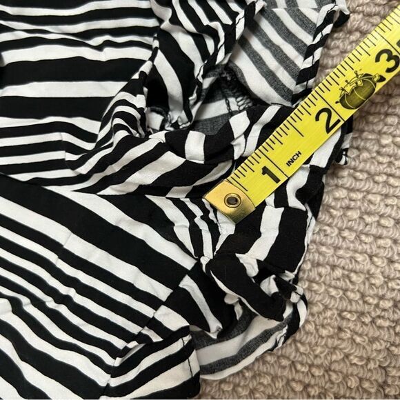 🍭6/$30 xhiliration black and white striped elastic waist belted shorts- Small - Picture 4 of 6
